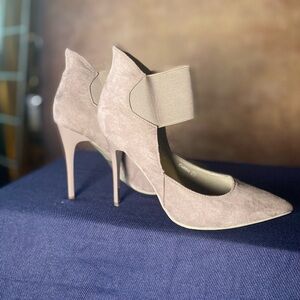 Soft Style Gray High Heels Classic Pumps